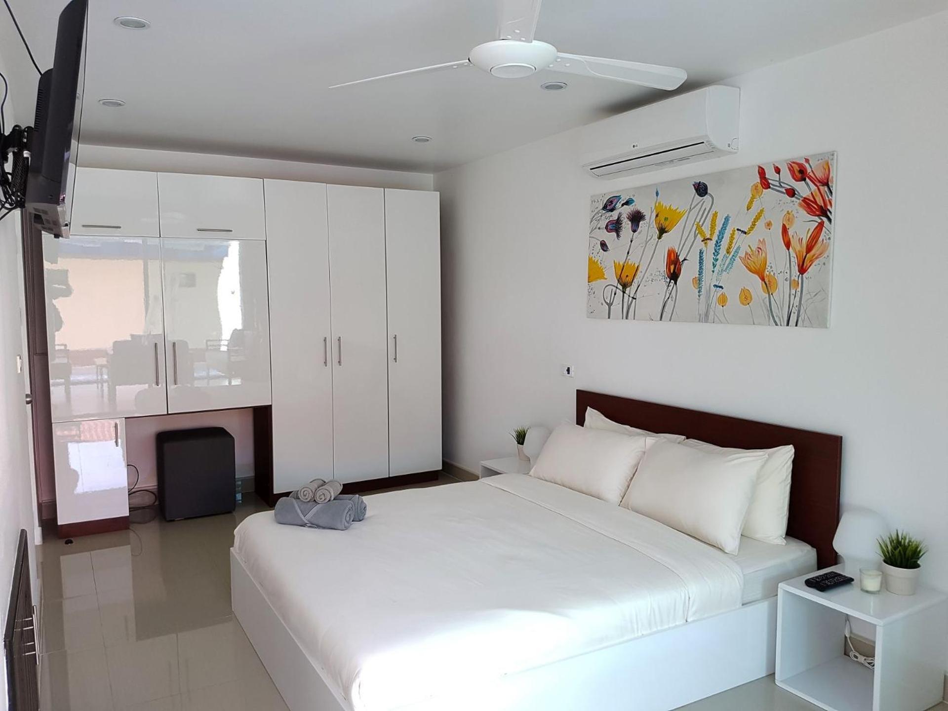 Beachside 3-Bedroom Townhouse W Private Pool At 70 Meters From Beach บ้านบางปอ ภายนอก รูปภาพ